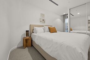Luxe 2-bed Inner-city Abode With Alfresco Dining