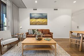 Luxe 2-bed Inner-city Abode With Alfresco Dining