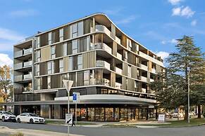 Luxe 2-bed Inner-city Abode With Alfresco Dining