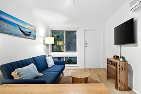 Bright 2-bed Unit Near Scarborough Beach