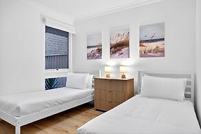 Bright 2-bed Unit Near Scarborough Beach