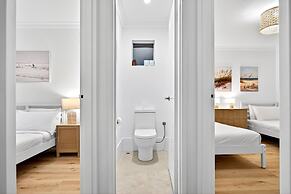 Bright 2-bed Unit Near Scarborough Beach
