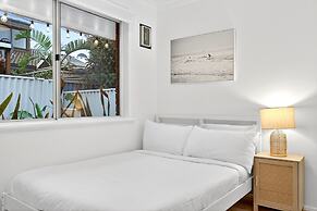 Bright 2-bed Unit Near Scarborough Beach