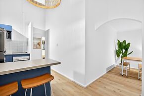 Bright 2-bed Unit Near Scarborough Beach