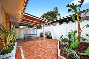 Bright 2-bed Unit Near Scarborough Beach