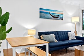 Bright 2-bed Unit Near Scarborough Beach