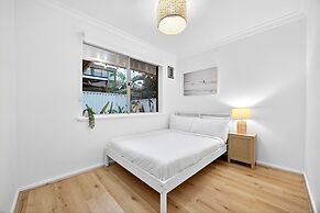 Bright 2-bed Unit Near Scarborough Beach