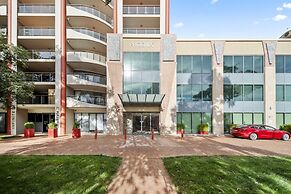 Inner-city 2-bed With Parking, Pool, Gym & BBQ
