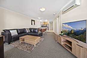 Inner-city 2-bed With Parking, Pool, Gym & BBQ