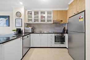 Inner-city 2-bed With Parking, Pool, Gym & BBQ