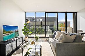 Bright 1BR Apartment Near Maribyrnong River