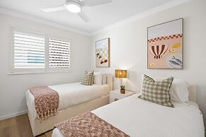 Bright 2-bed Apartment With Stunning Ocean Views