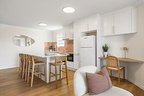 Bright 2-bed Apartment With Stunning Ocean Views
