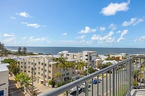 Bright 2-bed Apartment With Stunning Ocean Views