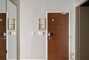 HostlyStays Luxury Suites