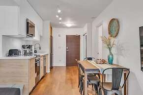 HostlyStays Luxury Suites
