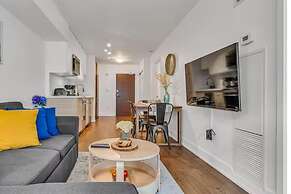 HostlyStays Luxury Suites
