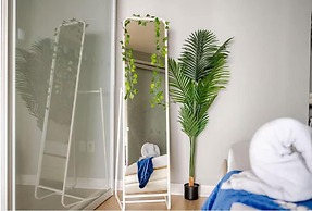 HostlyStays Luxury Suites