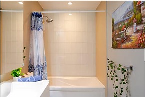 HostlyStays Luxury Suites