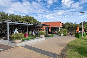 Spacious 2-bed Apartment in North Fremantle