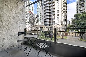 Chic 1-bed South Melbourne Unit With Pool & Gym