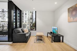 Chic 1-bed South Melbourne Unit With Pool & Gym