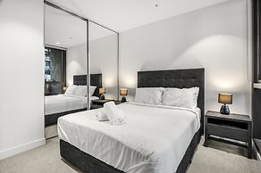 Chic 1-bed South Melbourne Unit With Pool & Gym