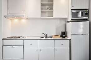 Bright 1-bed Apartment Steps From Collins Street