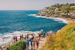 Snug 1-bed Unit Across From Bondi Beach