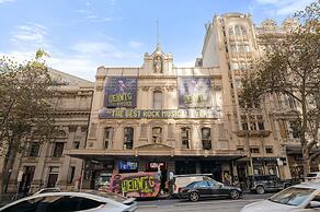 1-bed Stay in Melbourne's Heart
