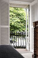 Charming 2-bed Terrace in Prestigious Ascot