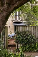 Charming 2-bed Terrace in Prestigious Ascot