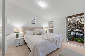 Charming 2-bed Terrace in Prestigious Ascot