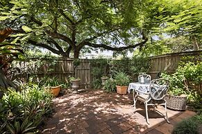 Charming 2-bed Terrace in Prestigious Ascot