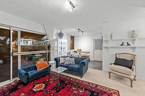 Charming 2-bed Terrace in Prestigious Ascot