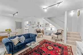 Charming 2-bed Terrace in Prestigious Ascot