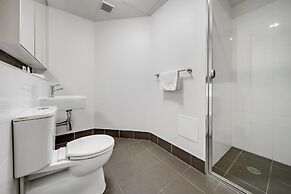 Comfy Lakeside 1-bed With Secure Parking