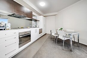 Comfy Lakeside 1-bed With Secure Parking
