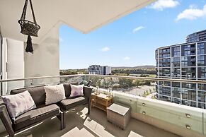 Elegant 2-bed With Pool, Alfresco Dining & Balcony