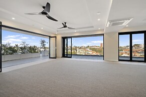 Stylish 1-bed Apartment With Rooftop Access