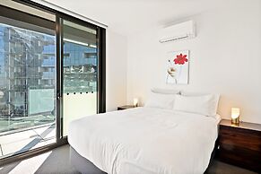 Bright 2-bed Retreat With Pool, Gym & Sauna Access