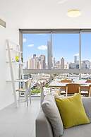Elegant 2-bed With Rooftop Dining & Fabulous Views