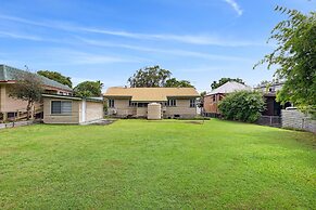 Spacious 3-bed Home in Morningside With Backyard