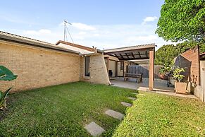 2-bed Beach Escape With Courtyard