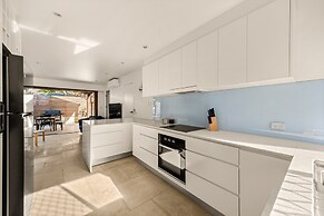 2-bed Beach Escape With Courtyard