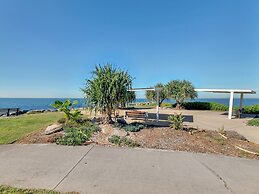 Tranquil 2-bed Townhouse Close to Beach