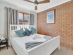Tranquil 2-bed Townhouse Close to Beach