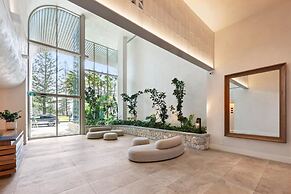 Beachfront 1-bed Flat With Pool & Gym Access