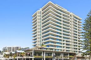 Beachfront 1-bed Flat With Pool & Gym Access