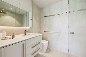 Beachfront 1-bed Flat With Pool & Gym Access